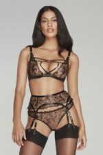Бюстгальтер Ozella Agent Provocateur, сет, вид спереду на моделі